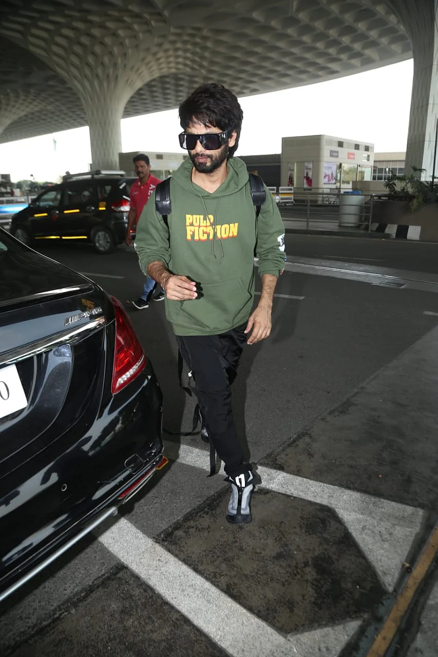 Shahid Kapoor at the airport