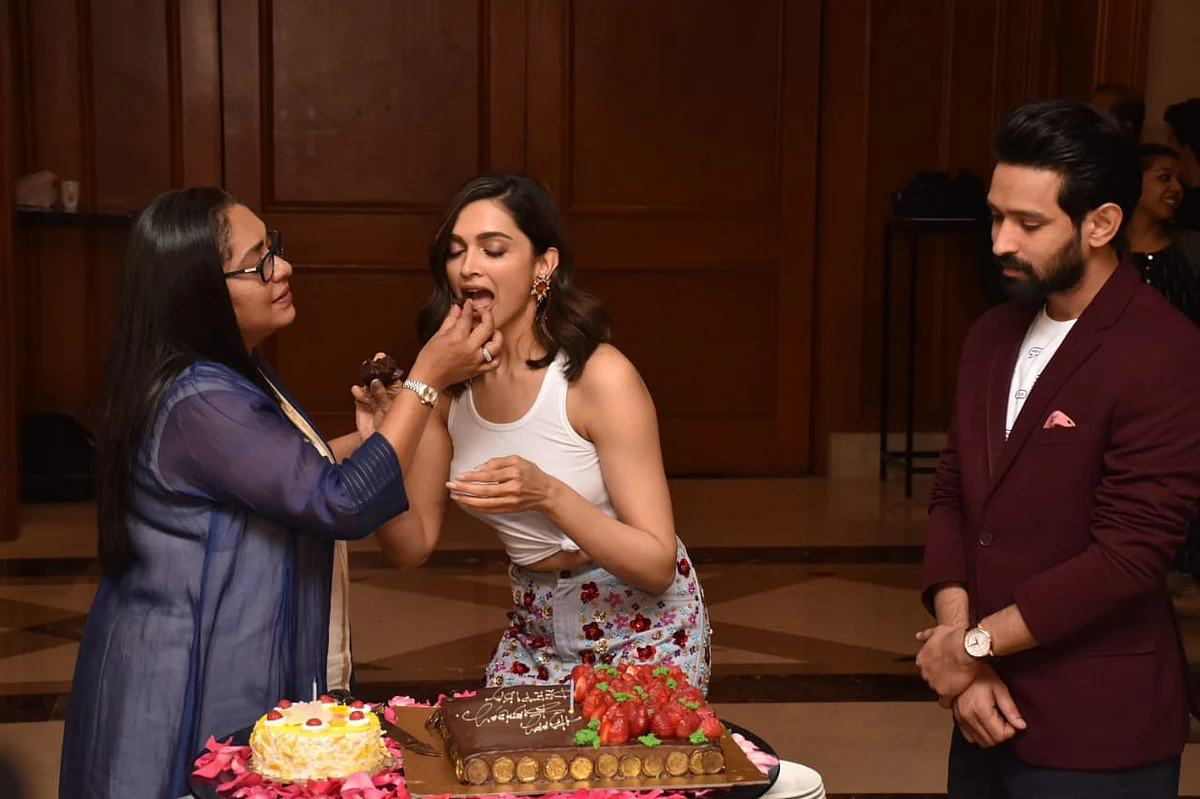 Watch: Deepika Padukone celebrates her birthday with 'Chhapaak's team and paps