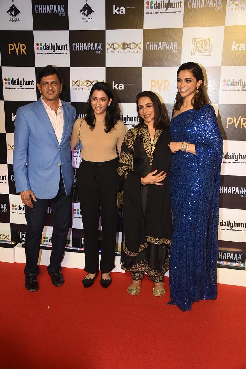 Prakash Padukone, Anisha and Ujjala with Deepika