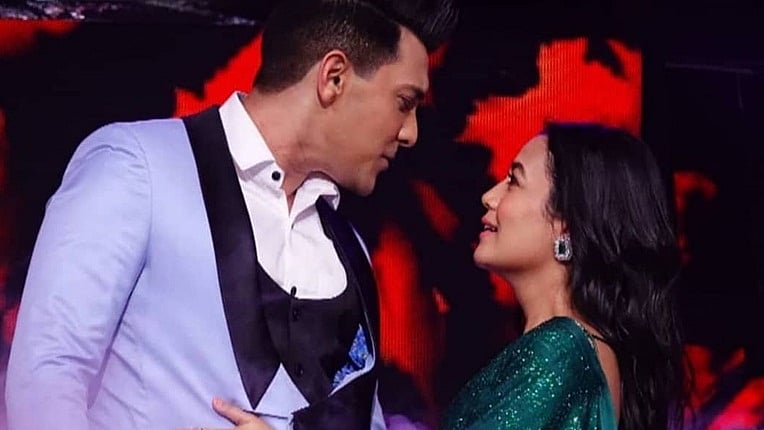 Bs Shaadi Ki Der Hai Fans Can T Keep Calm Over Neha Kakkar Aditya Narayan S Wedding
