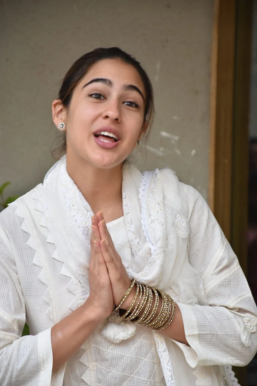 Versatility at its best: After flaunting her bikini body, Sara Ali Khan  rocks a salwar suit