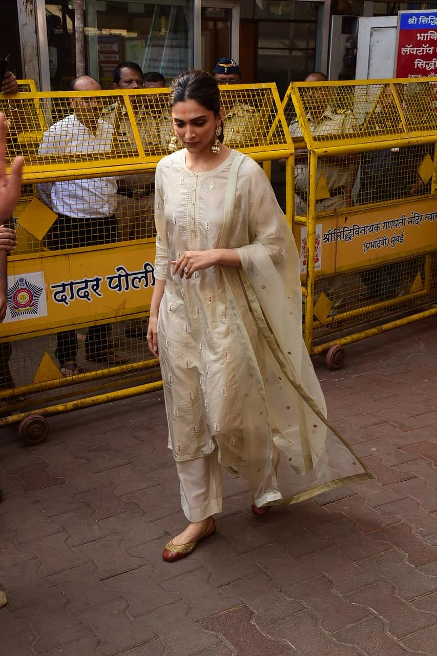 Deepika Padukone visits Siddhivinayak Temple on 'Chhapaak' release day