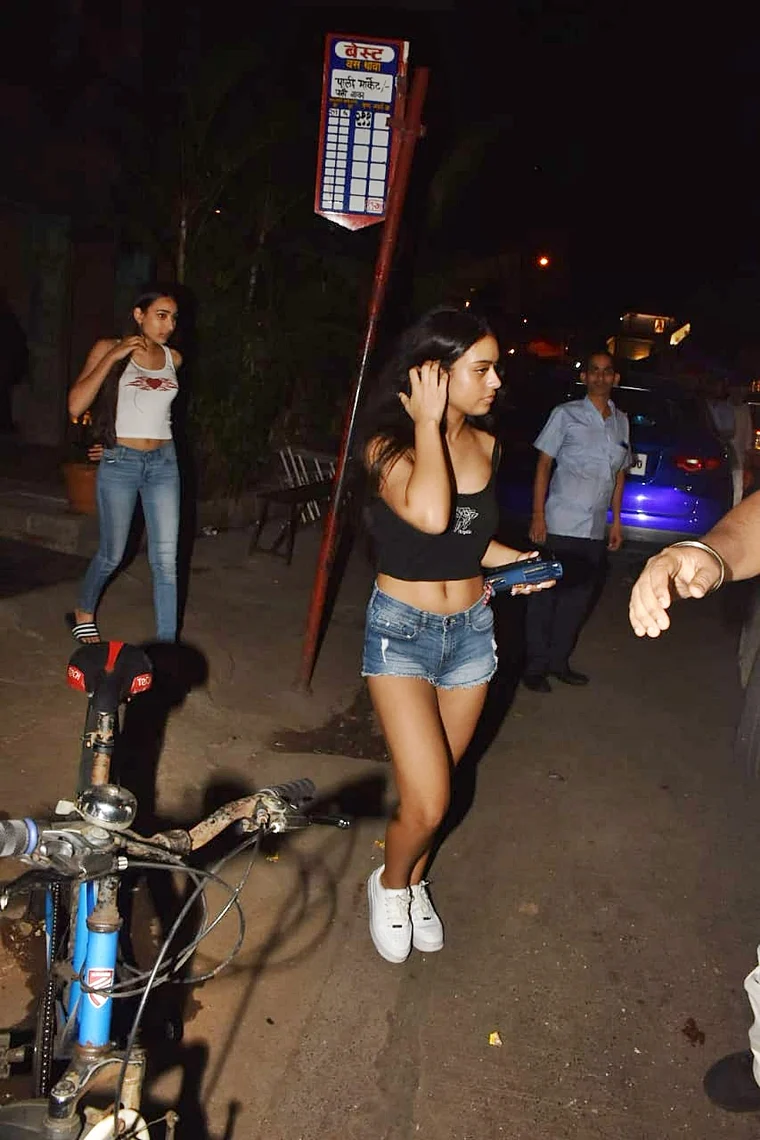 No money for Uber? Nysa Devgan spotted at 'BEST' bus stop