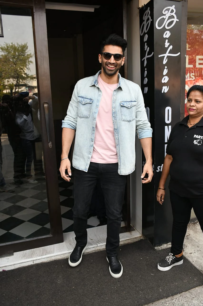 Not Tiger Shroff, but Disha Patani steps out for Sunday brunch with Aditya Roy Kapur