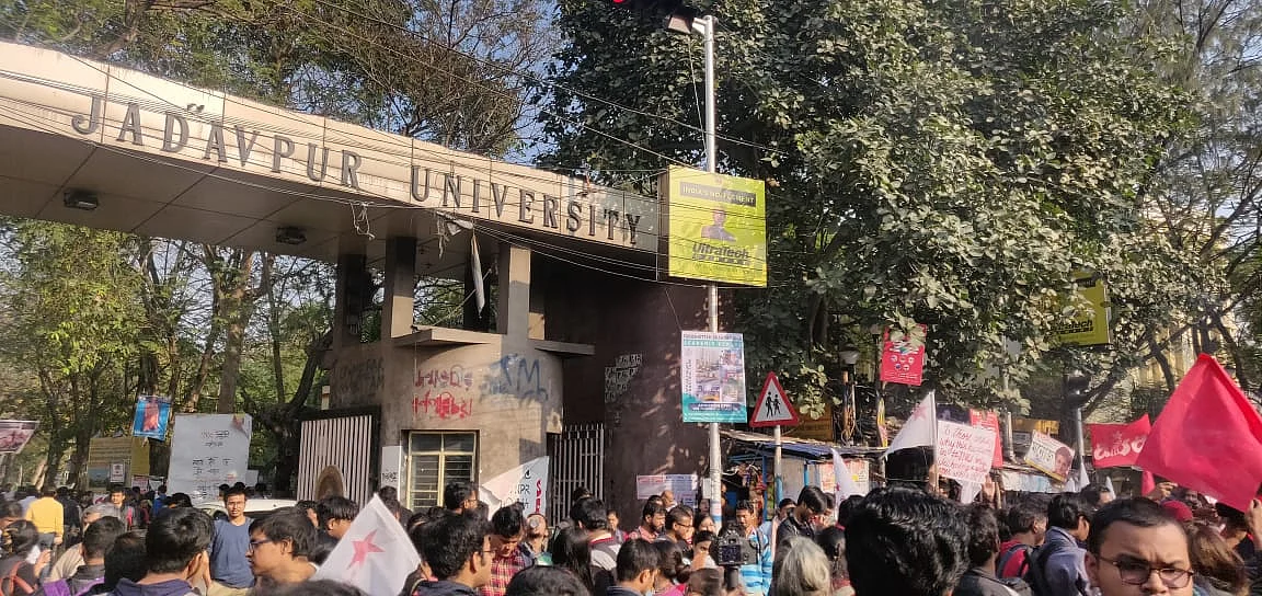 Protests outside Jadavpur University in Kolkata over JNU violence