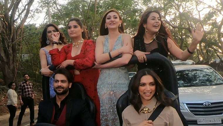 Bigg Boss 13 In A First Contestants Enjoy A Joyride With Deepika Padukone Colors tv and voot media source : bigg boss 13 in a first contestants