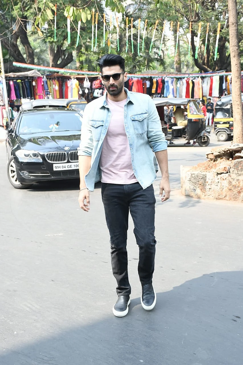 Not Tiger Shroff, but Disha Patani steps out for Sunday brunch with Aditya Roy Kapur
