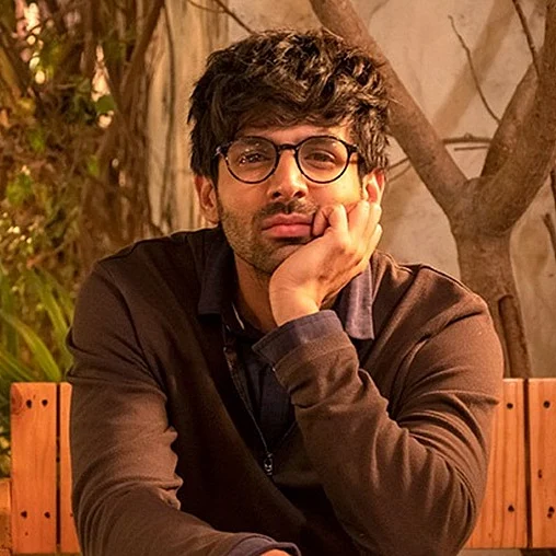 Love Aaj Kal Kartik Aaryan Introduces His Other Half Veer See more of love aaj kal on facebook. love aaj kal kartik aaryan introduces