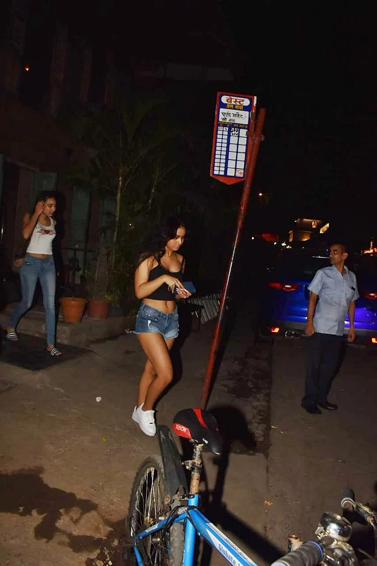 No money for Uber? Nysa Devgan spotted at 'BEST' bus stop