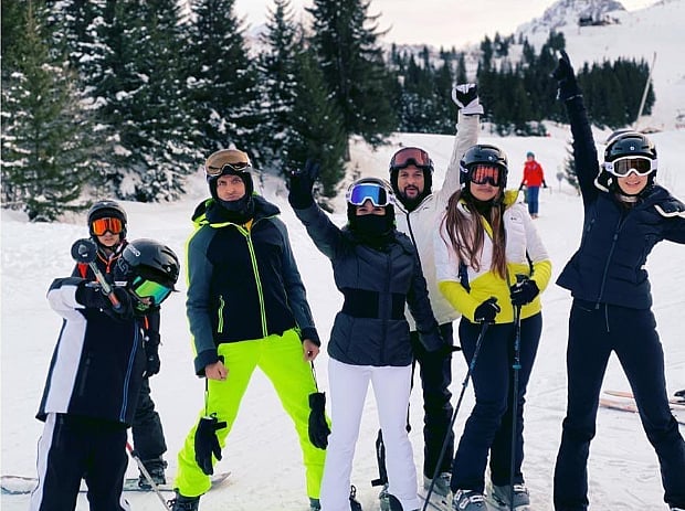 Modern Family Hrithik Roshan And Sussanne Khan Enjoy Snowy Vacation With Their Sons In France His recent release super 30 got tremendous success in box office collection as well as gained positive review from the critics. hrithik roshan and sussanne khan enjoy