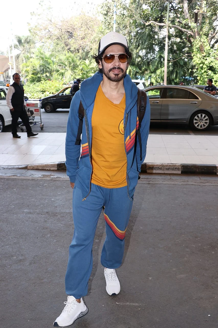Dino Morea at Mumbai airport