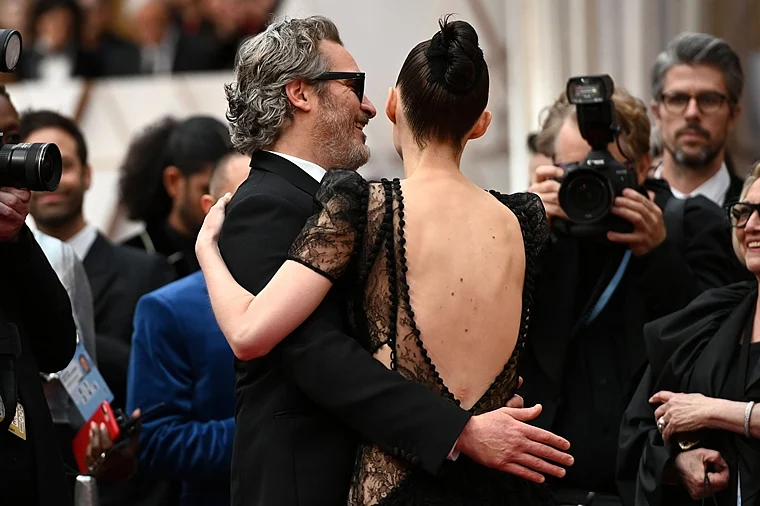 Oscars 2020: Joaquin Phoenix can't get enough of his ladylove Rooney Mara