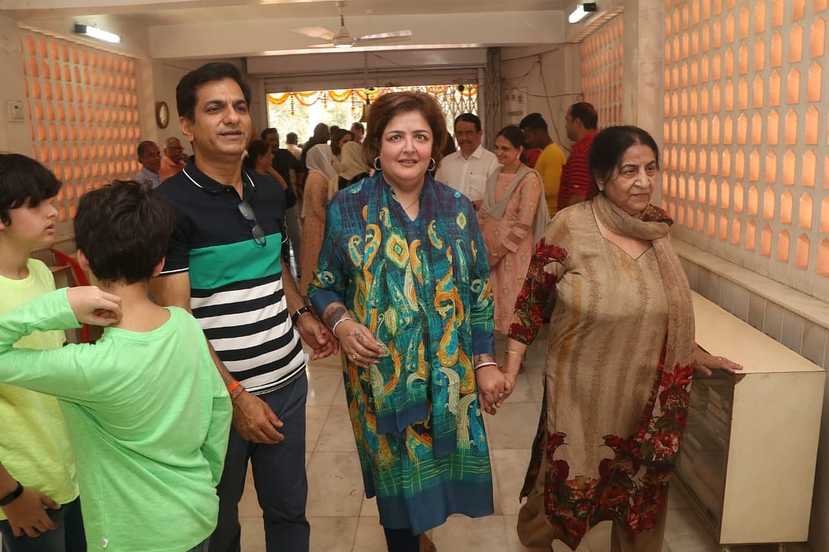 In Pics: Hrithik Roshan, Sussanne Khan offer prayers to Lord Shiva with family on Maha Shivratri