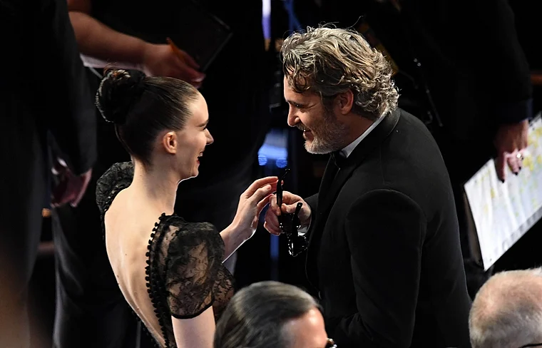 Oscars 2020: Joaquin Phoenix can't get enough of his ladylove Rooney Mara