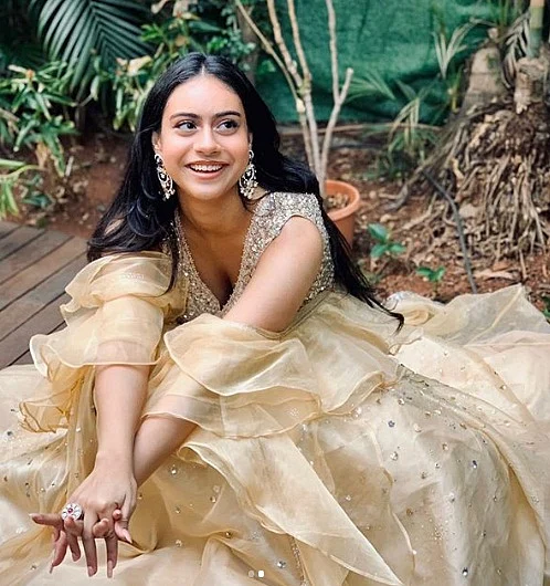 Nysa Devgan's latest pics will remind you of Kajol's iconic DDLJ scene