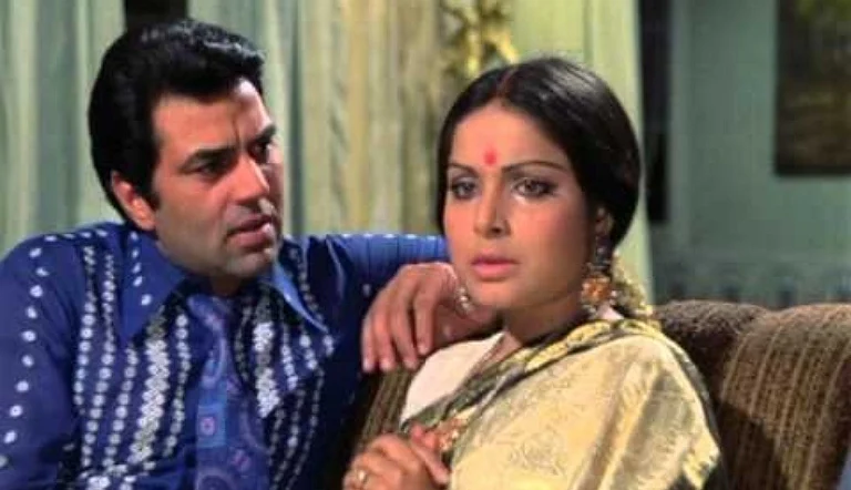Dharmendra (L), Rakhee Gulzar (R)