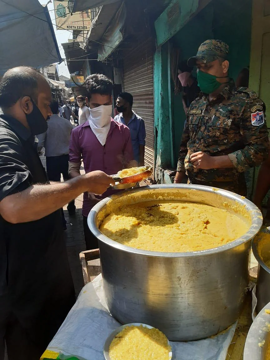 Coronavirus Lockdown: Western Railway RPF, IRCTC distribute food packages to poor; see pics