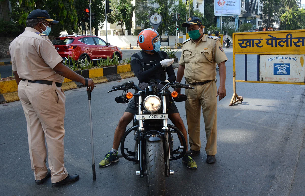 Police checking every vehicle in khar sv road during lock down in the wake of
Coronavirus pandemic in Mumbai on Monday.