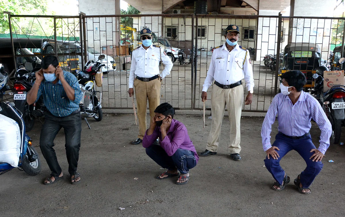 Mumbai Traffic Police makes violaters do sit-ups for coming out of their homes during lockdown.