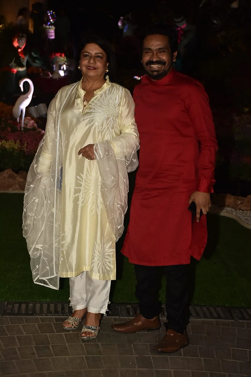 Watch Video: Vicky Kaushal celebrates his first Holi with rumoured girlfriend Katrina Kaif at Isha Ambani's party
