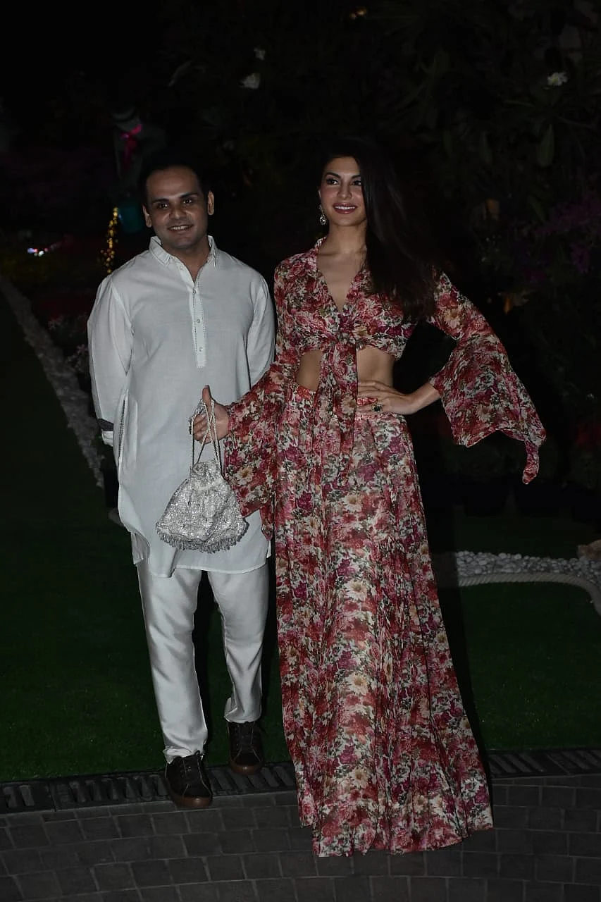 Watch Video: Vicky Kaushal celebrates his first Holi with rumoured girlfriend Katrina Kaif at Isha Ambani's party