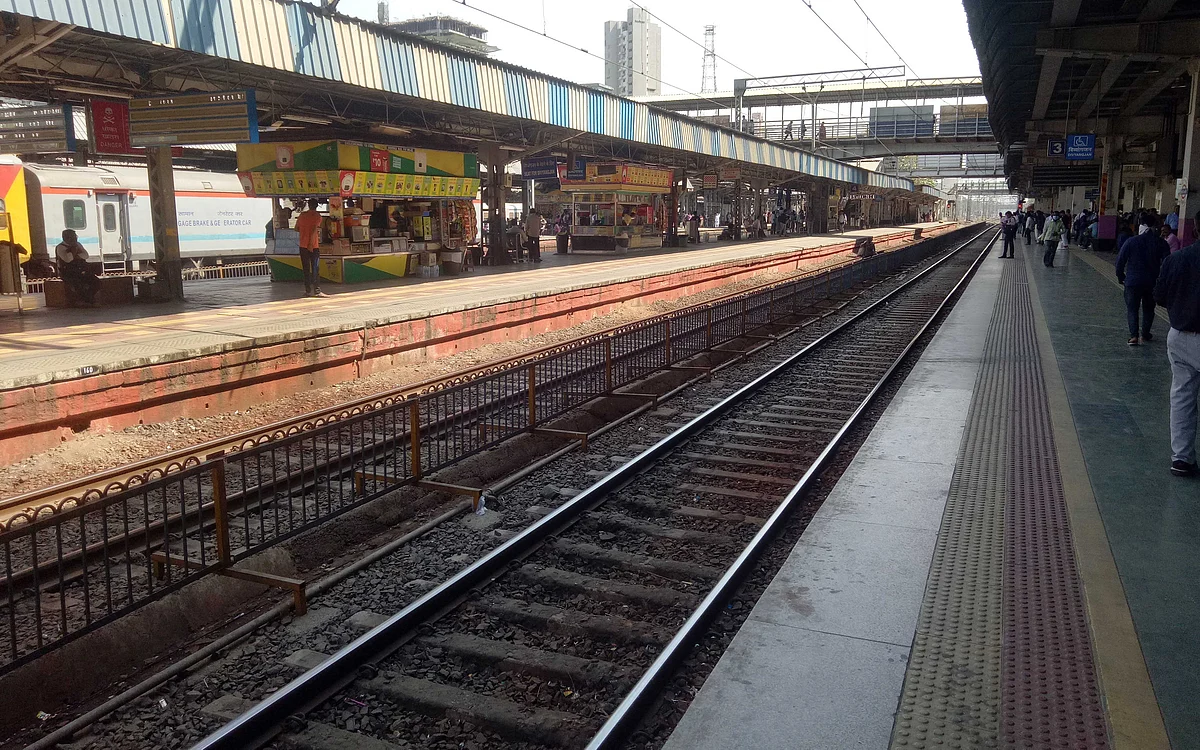 Borivali station observes peace as there is absence of crowd due to coronavirus pandemic.