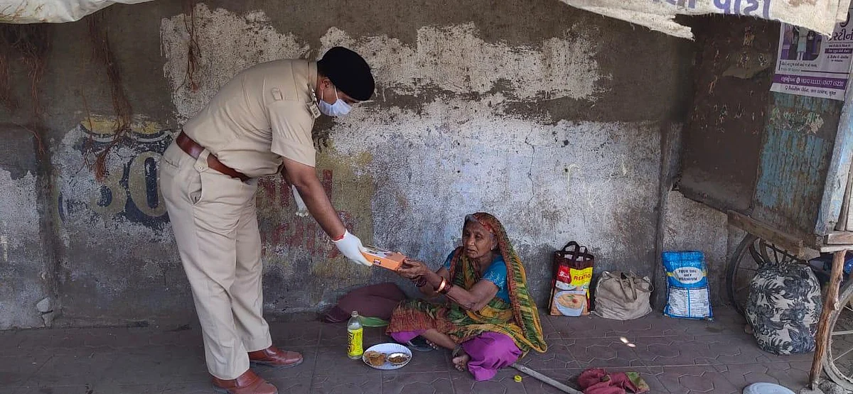 Coronavirus Lockdown: Western Railway RPF, IRCTC distribute food packages to poor; see pics