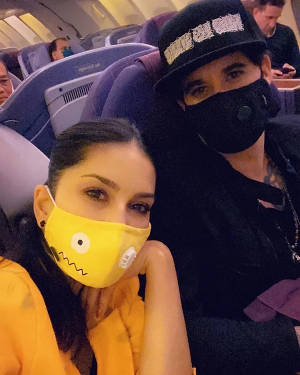 Trending now the mask!
