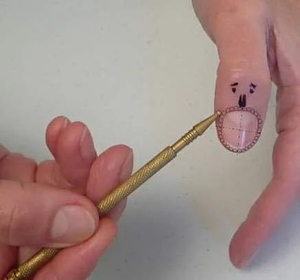Draw a mouth on thumb, then divide it itnto four parts. Stimulate it with a help of jimmy (the tool seen in the picture).