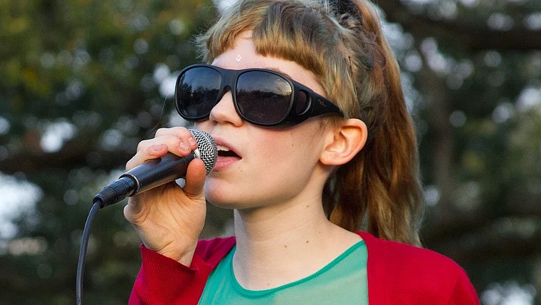 Canadian singer Grimes is legally selling her soul as part of virtual ...