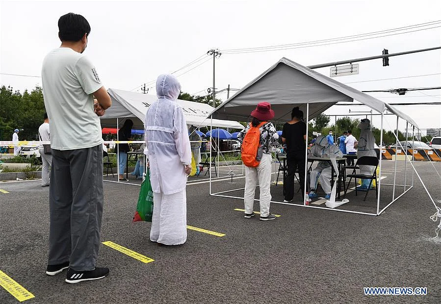Photo taken on June 15, 2020 shows a temporary sampling site in Fengtai District of Beijing, capital of China. Beijing on Sunday conducted nucleic acid tests on 76,499 people, with 59 testing positive for COVID-19, according to a press conference held Monday. As of 6 a.m. Monday, 193 sampling sites had been set up across Beijing to facilitate nucleic acid testings, said Gao Xiaojun, spokesperson for the municipal health commission.