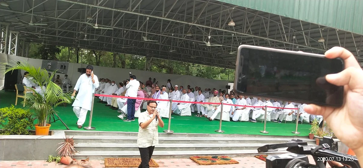 Rajasthan Row: Ashok Gehlot's power show saves the day, Congress still seeks to get Sachin Pilot back in hangar