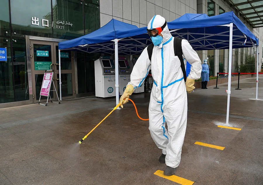 A staff member conducts disinfection at a hospital in Urumqi, northwest China's Xinjiang Uygur Autonomous Region, July 21, 2020. (Xinhua/Song Yanhua)
