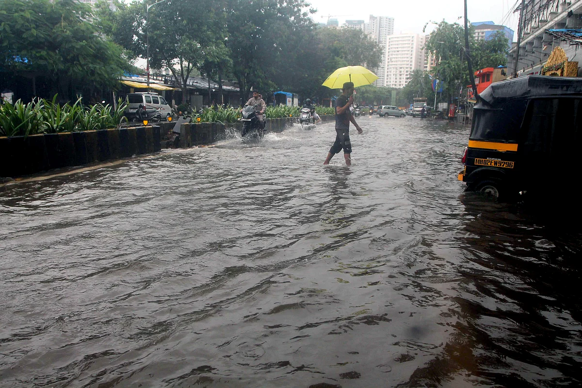 A view of the waterlogged road following heavy rainfall at S.V Road, Jogeshwari in Mumbai on Sunday.