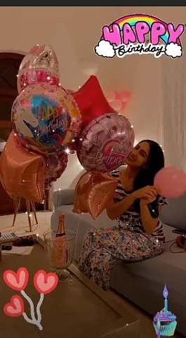 Inside pictures from Sara Ali Khan's 25th birthday bash