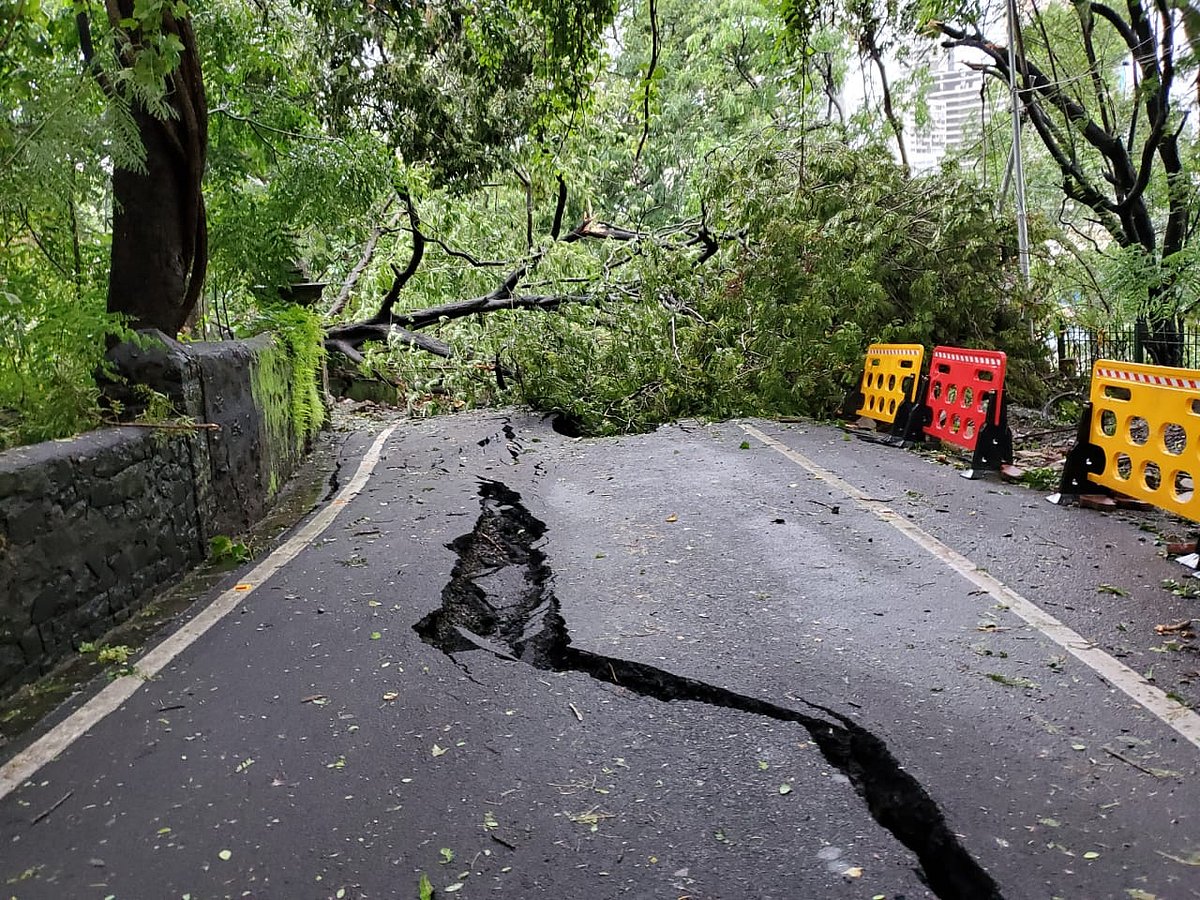 Mumbai Rains Latest Updates Part Of Retaining Wall Of The Ridge Road Near Peddar Road Collapses Solent maritime rescue coordination centre received a 999 call from a member of the public at 12.17pm, reporting that two girls were shouting for help in papua new guinea's maritime rescue coordination centre spokeswoman nerae mari mahu said estimates of the numbers aboard ranged. mumbai rains latest updates part of