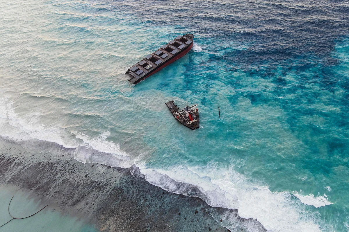 Indian Coast Guard sends 10-member team to help Mauritius control oil spill