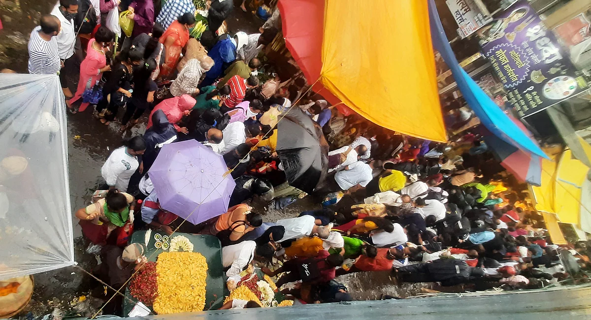 In Pics: Mumbaikars throng to Dadar flower market ahead of Ganeshotsav 2020