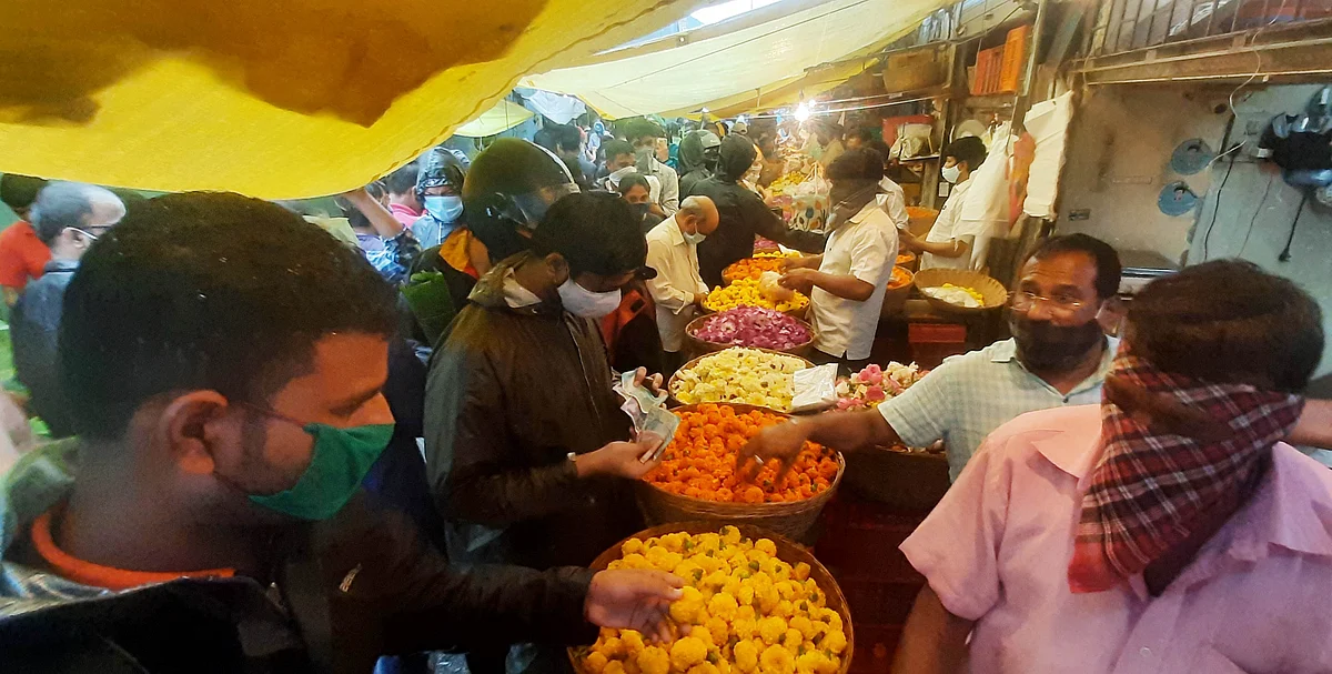 In Pics: Mumbaikars throng to Dadar flower market ahead of Ganeshotsav 2020
