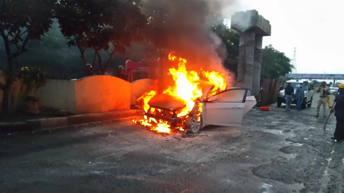 Thane: Parked car catches fire; no casualties reported