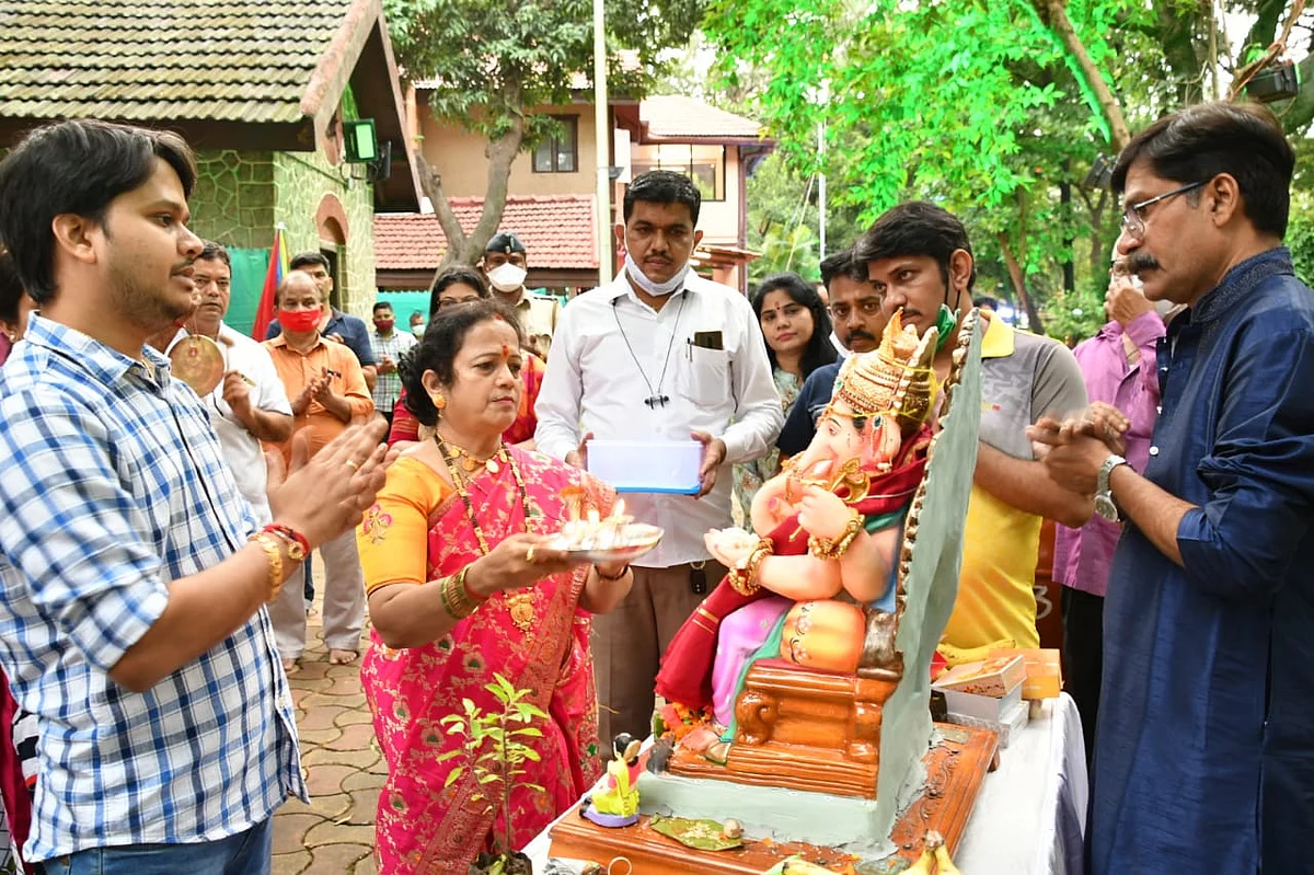 After celebrating the five-day-long Ganesh Chaturthi, Mumbai Mayor Kishori Pednekar bid adieu to Lord Ganesha on Monday.