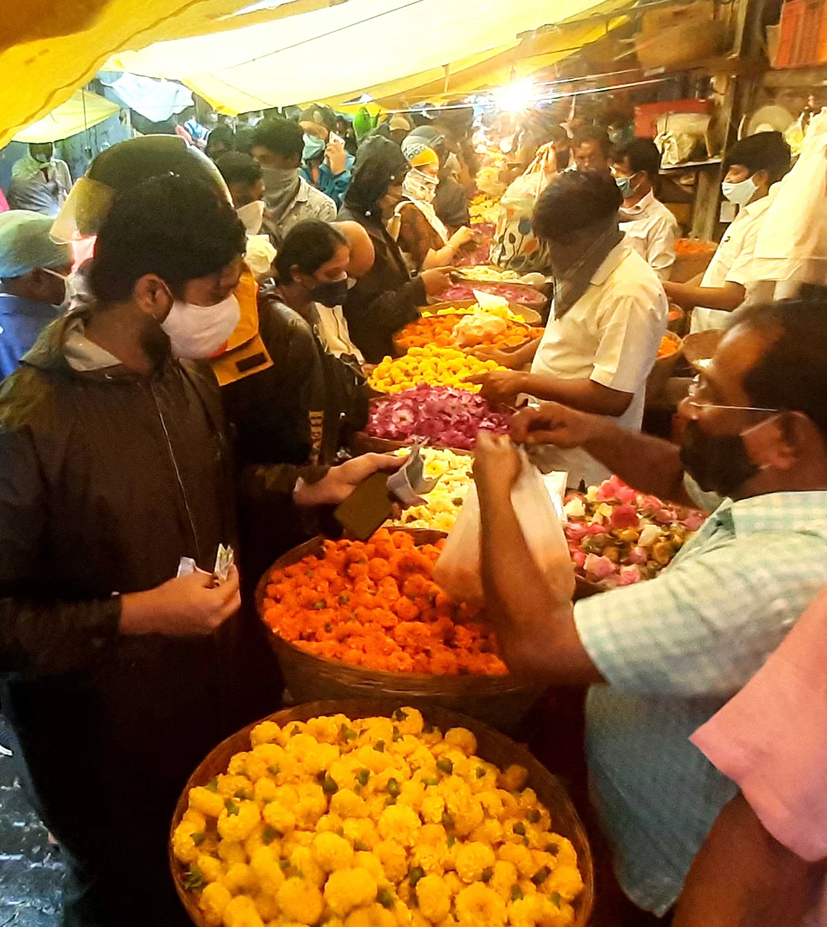 In Pics: Mumbaikars throng to Dadar flower market ahead of Ganeshotsav 2020