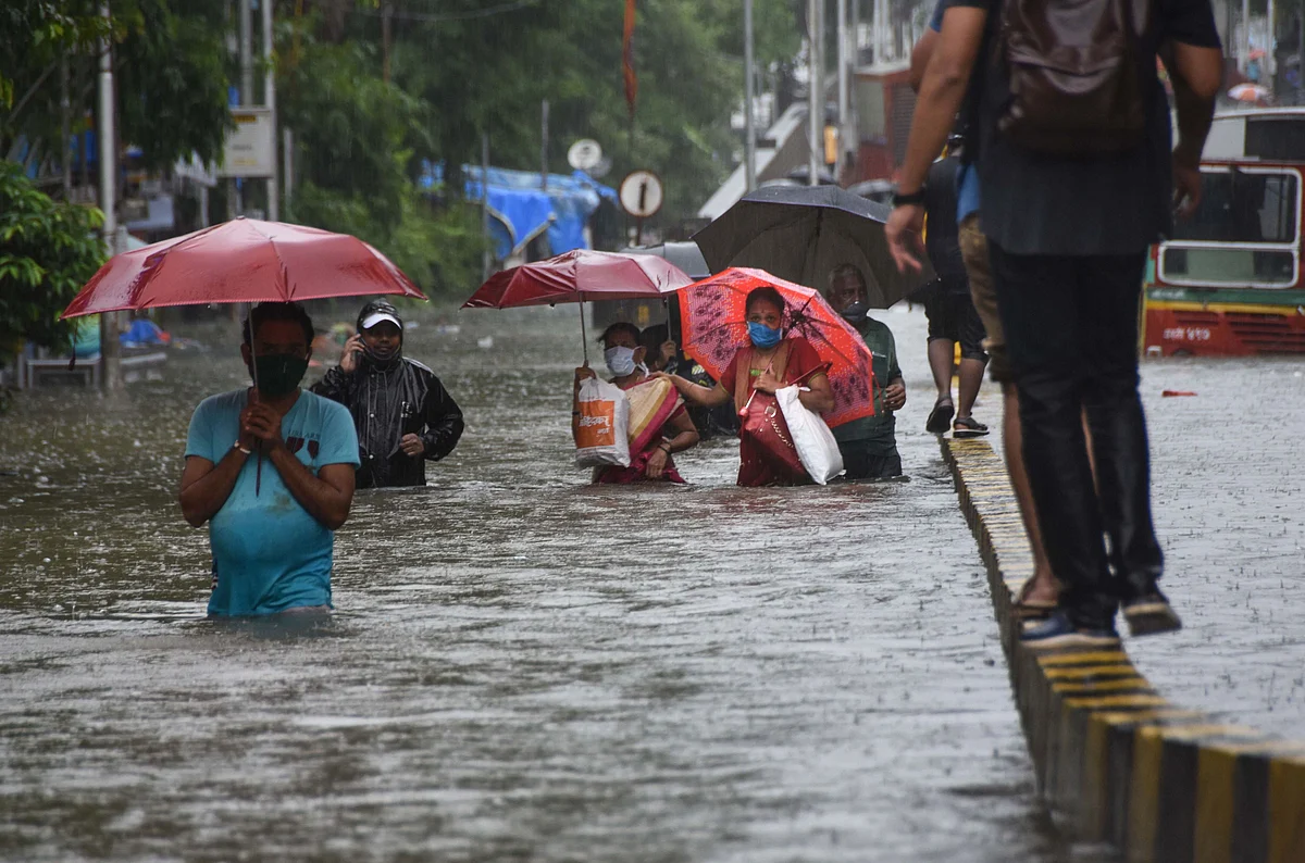 Wall collapse, uprooted trees and damaged vehicles - How heavy rains wreaked havoc in Thane
