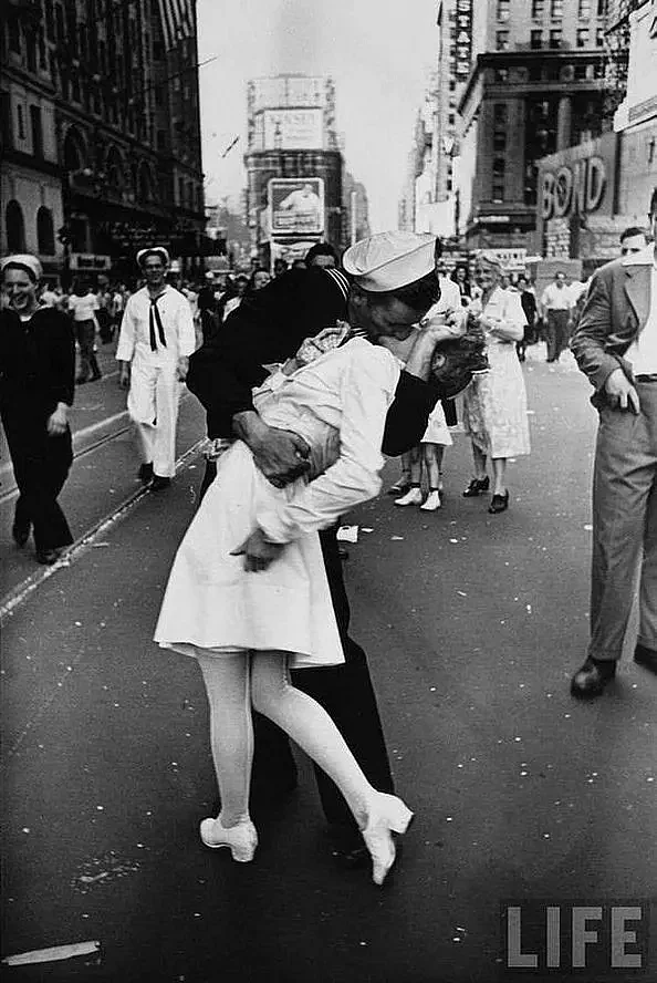 The victory over Japan in Times Square