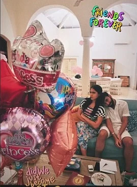 Inside pictures from Sara Ali Khan's 25th birthday bash
