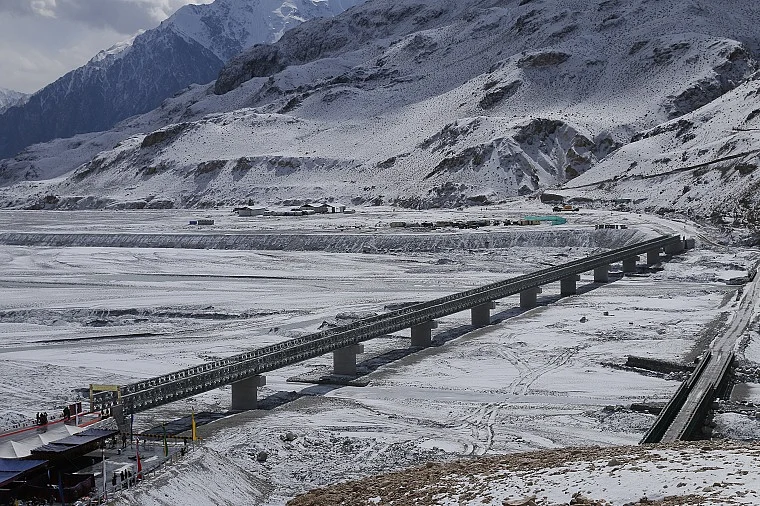 Permanent bridge at km 150
on DS-DBO road