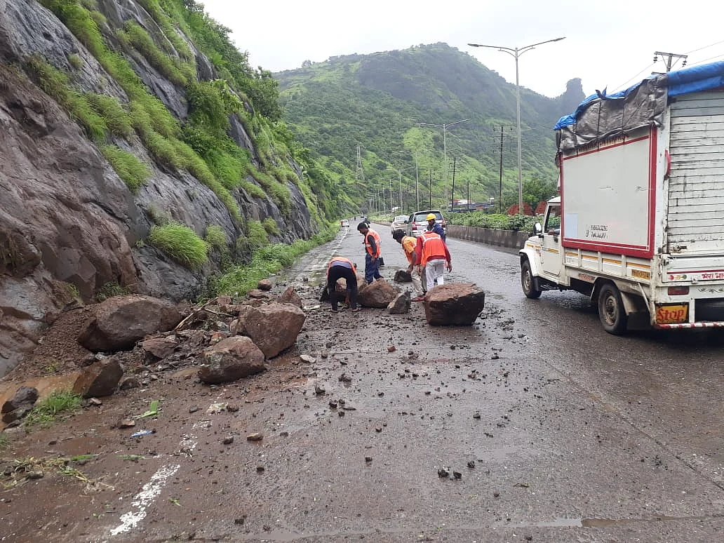 Thane: Heavy rains trigger mudslide near Mumbra Bypass Road; no casualties reported