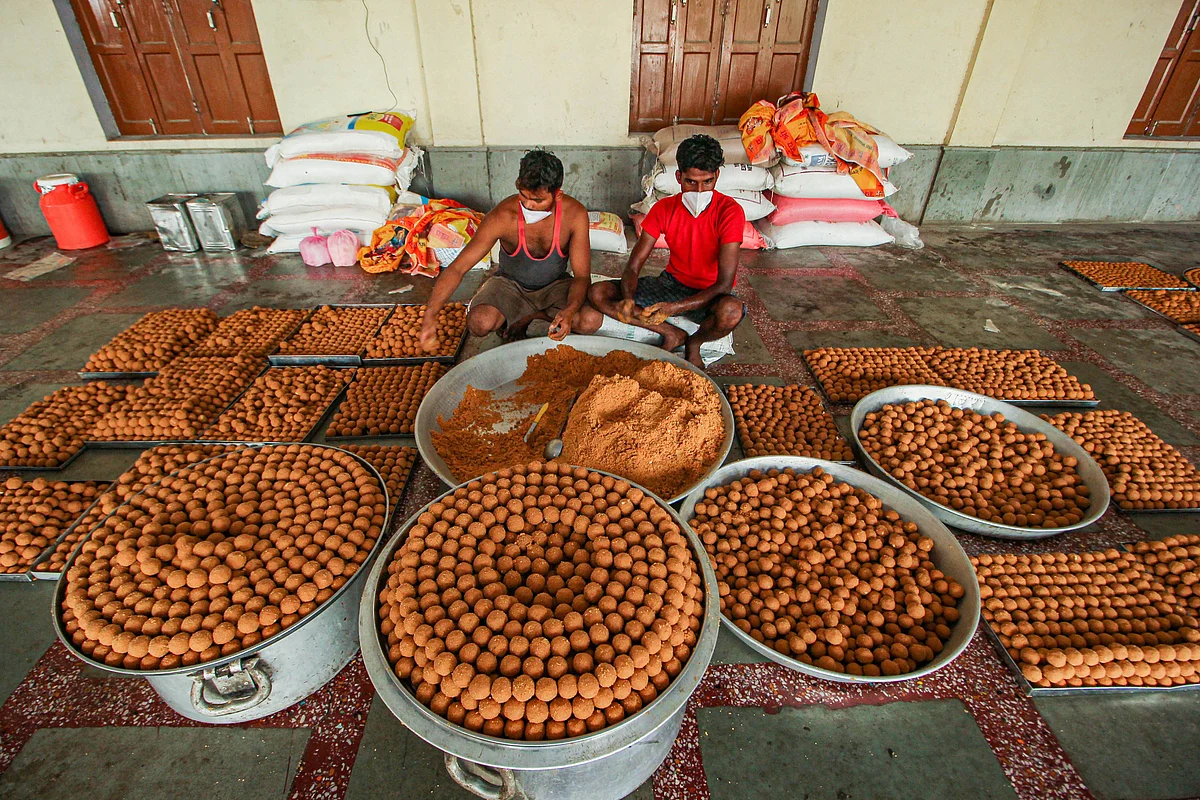 Workers prepare sweets for the foundation laying ceremony of Ram Temple on Aug 5, in Ayodhya