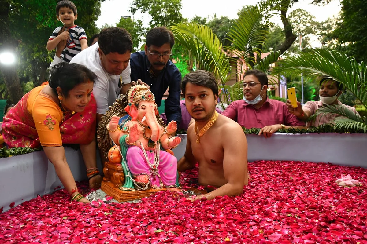 After celebrating the five-day-long Ganesh Chaturthi, Mumbai Mayor Kishori Pednekar bid adieu to Lord Ganesha on Monday.