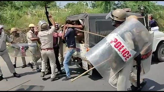 In Pictures: Violence over reservation in teacher's recruitment escalates in Rajasthan's Dungarpur